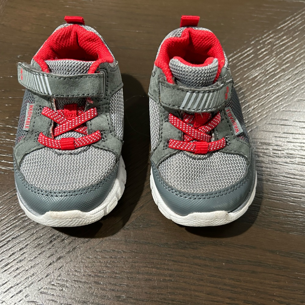 5T toddler boys sneakers. Excellent condition. Look brand new